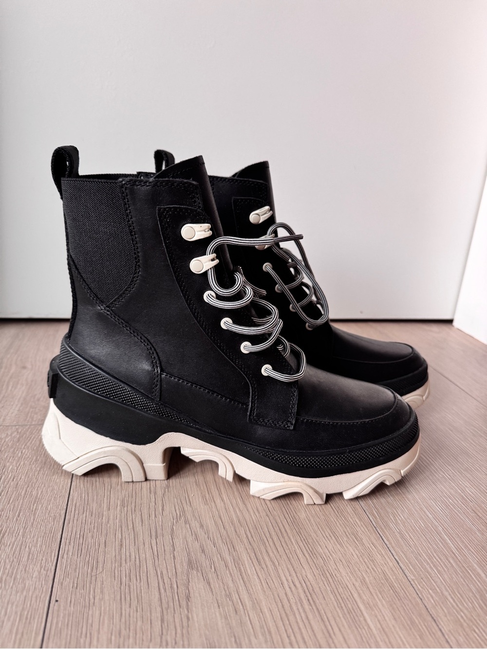 NWT - Sorel Brex boots
